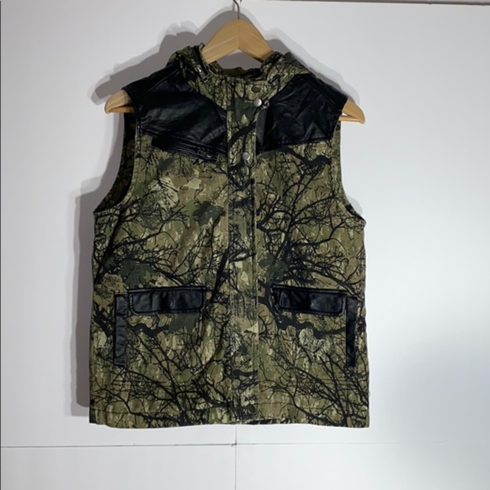 BDG Camo and faux leather‎ hooded vest